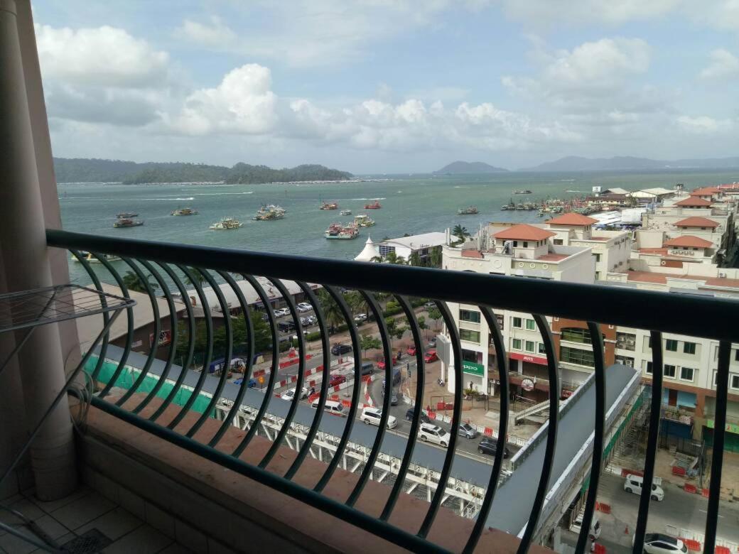T & H Vacation Condo @Marina Court Kota Kinabalu Rum bild